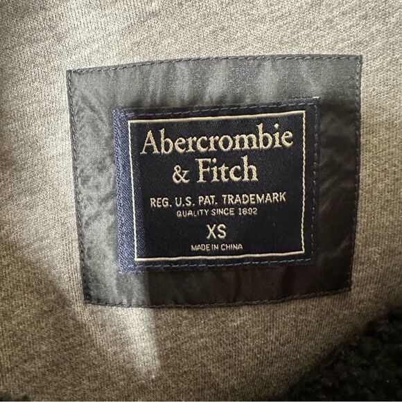 Abercrombie & Fitch Teddy Bear Sherpa Jacket - Picture 6 of 10